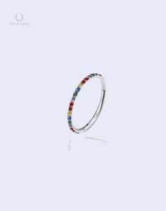 Piercing cartilage oreille Aira multicolore en anneau