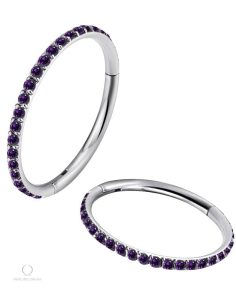 Piercing conch titane, design Aira en couleur pourpre vibrante
