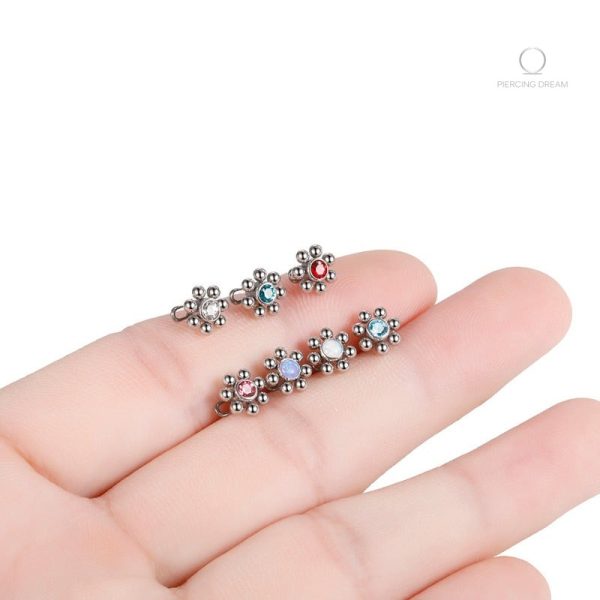 Accessoire de mode : piercing diamant rose