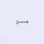 Piercing de lobe avec pierre ambrée, style raffiné et unique
