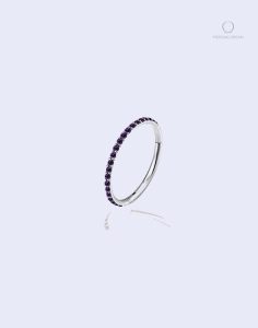 Piercing labret vertical Aira Pourpre en anneau