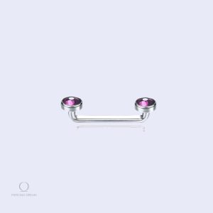 Transformez votre look avec des piercings audacieux et tendance.