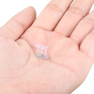 Piercing lèvre discret avec design élégant