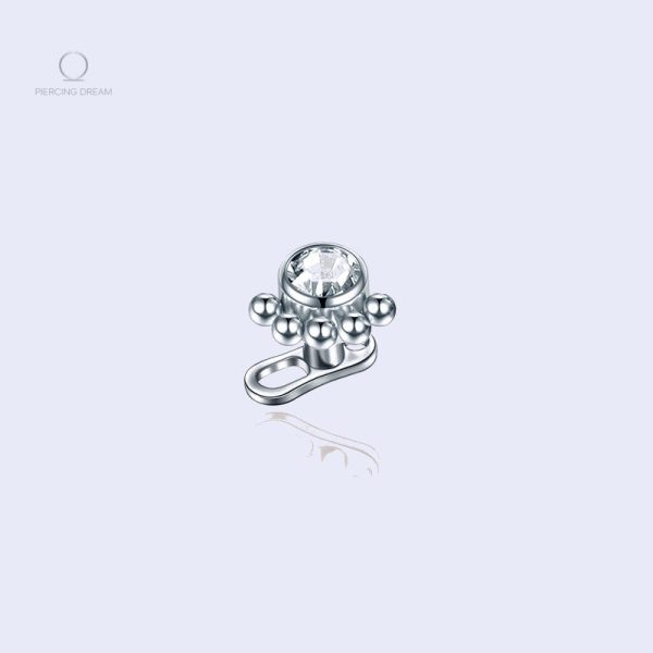 piercing-microdermal-poitrine-1 Piercing microdermal poitrine Unitya Cristal élégant