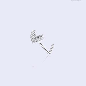 Piercing nez en forme de coeur avec un diamant scintillant
