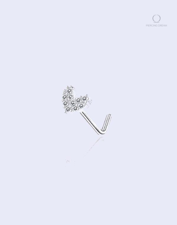 piercing-nez-coeur-1 Piercing nez en forme de coeur avec un diamant scintillant