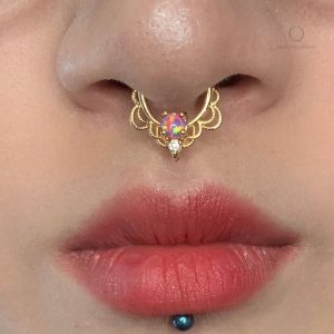 Piercing nez, design doré, accessoire tendance pour le visage