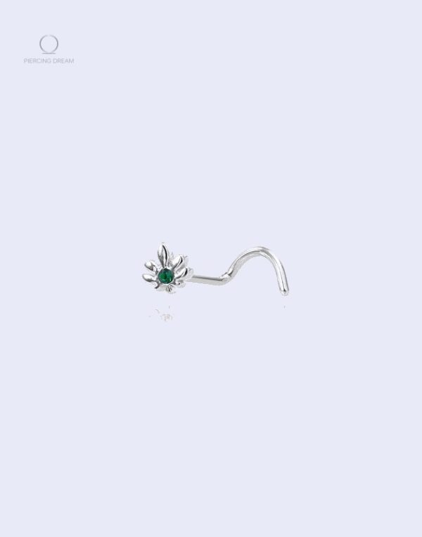 piercing-nez-feuilles-de-cannabis-1 Piercing de nez en forme de feuille de cannabis