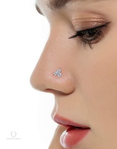 Piercing nez design tire bouchon, éclat diamant