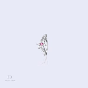 Piercing nombril inversé avec fleur rose élégante