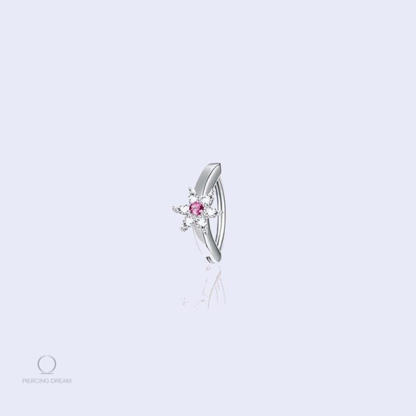 piercing-nombril-inverse-fleur-1 Piercing nombril inversé avec fleur rose élégante