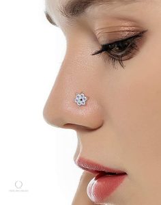 Piercing nostril avec motif floral en acier inoxydable