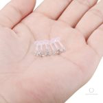 Nadia Cristal : piercing oreille tendance avec pierre carrée