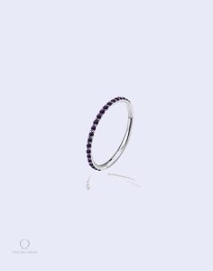Piercing tragus Aira Pourpre avec pierres violettes