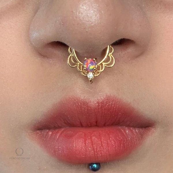 Piercing daith Édena, accessoire tendance pour un look unique